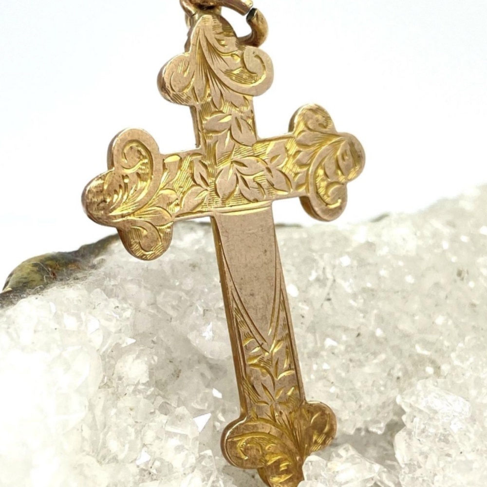 9K Yellow Gold Vintage/Antique Floral Cross Pendant 1.23g